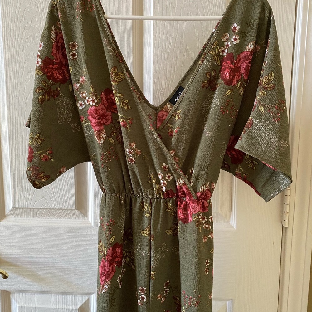 Green floral v neck jumper